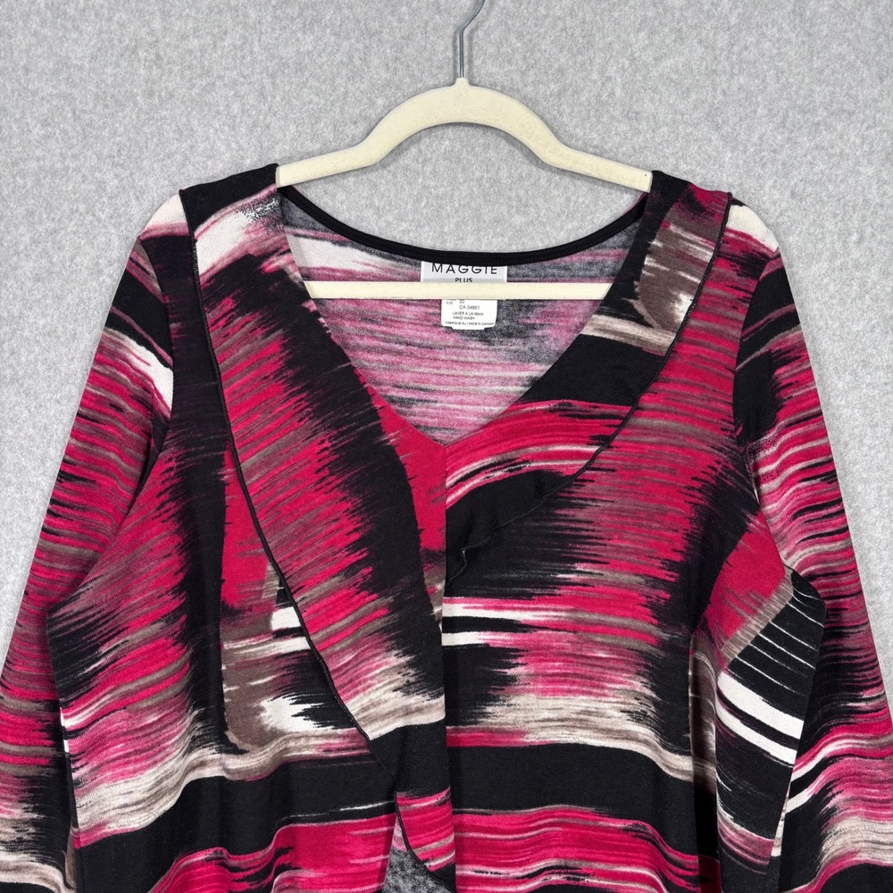 Maggie Southwest Artsy Knit Tunic Top Size 20‎ Red Black Abstract Ruffle Western - Picture 2 of 9